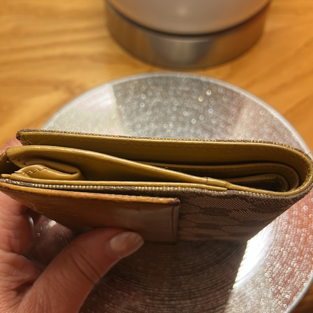 Gucci Brown Patterned Wallet with Gold Hardware - Picture 12 of 13
